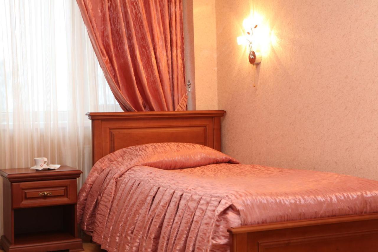 Olymp Hotel Ujgorod Oda fotoğraf